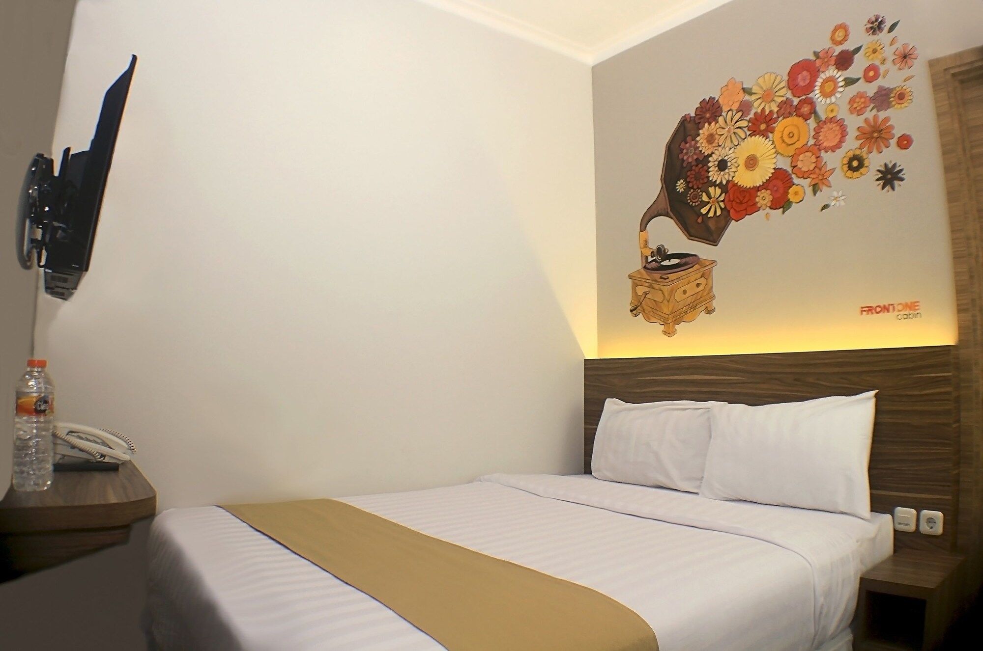 Front One Cabin Malioboro Jogja Джокьякарта Экстерьер фото