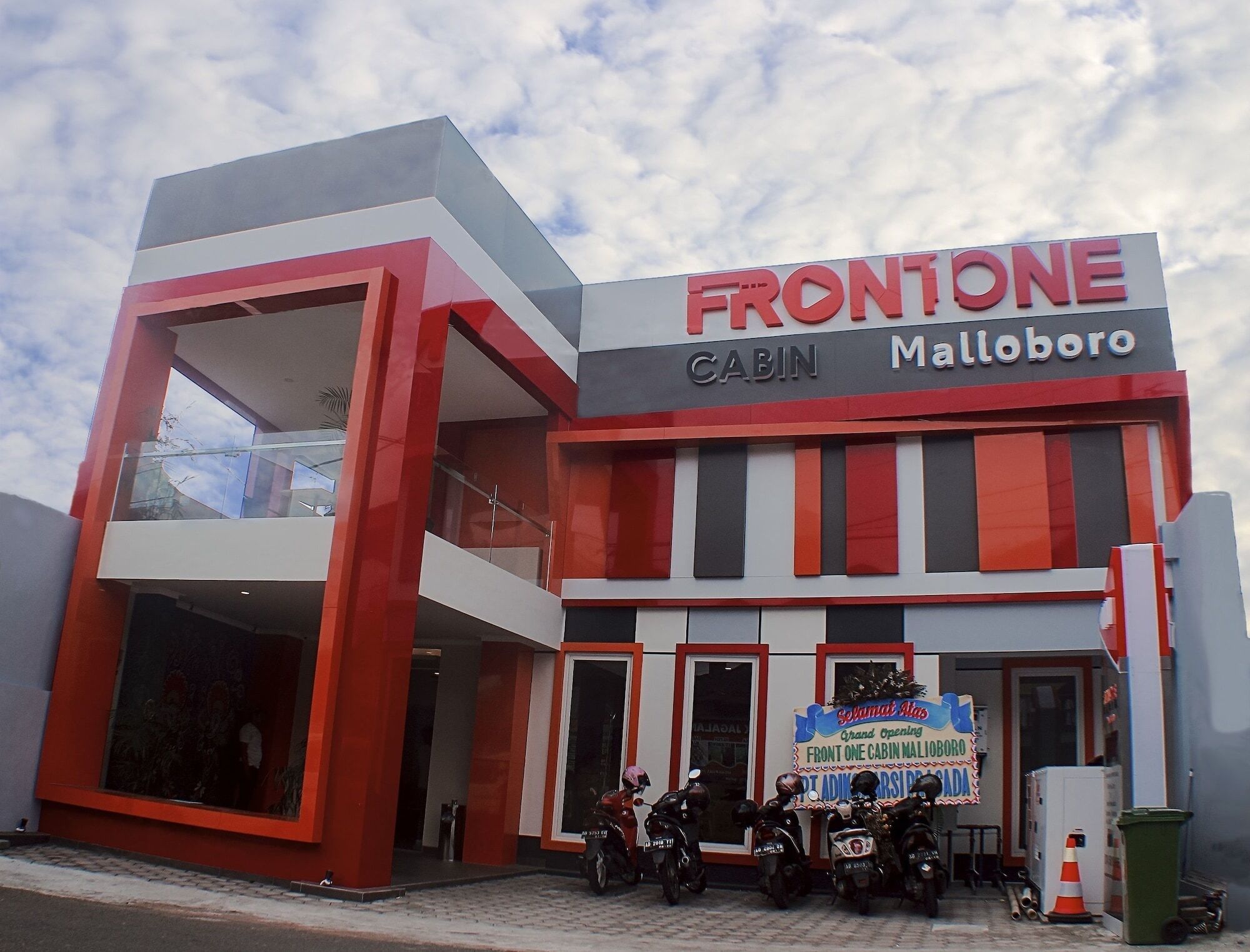 Front One Cabin Malioboro Jogja Джокьякарта Экстерьер фото