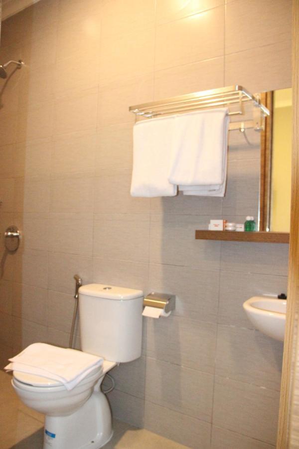 Front One Cabin Malioboro Jogja Джокьякарта Экстерьер фото