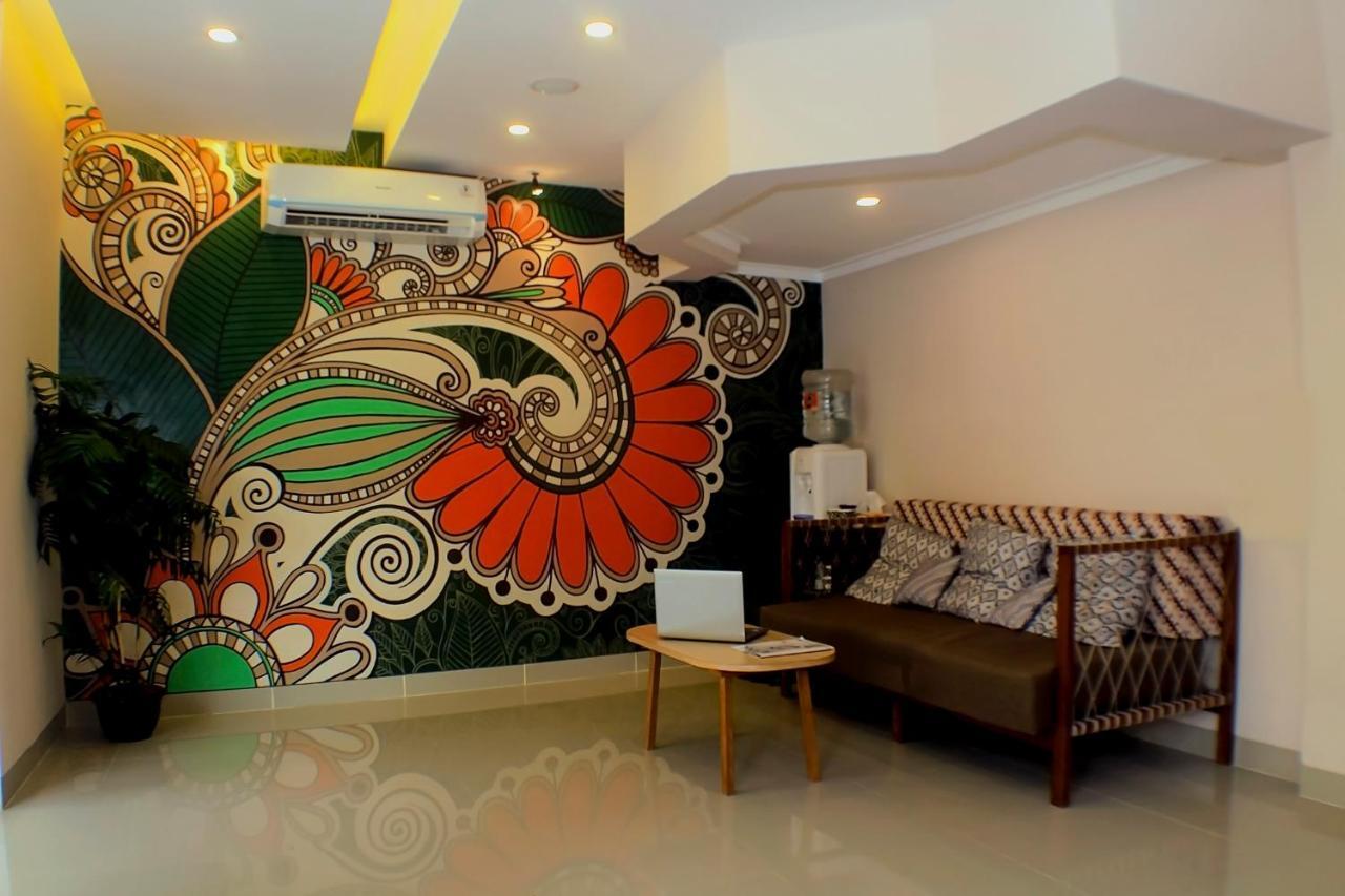 Front One Cabin Malioboro Jogja Джокьякарта Экстерьер фото