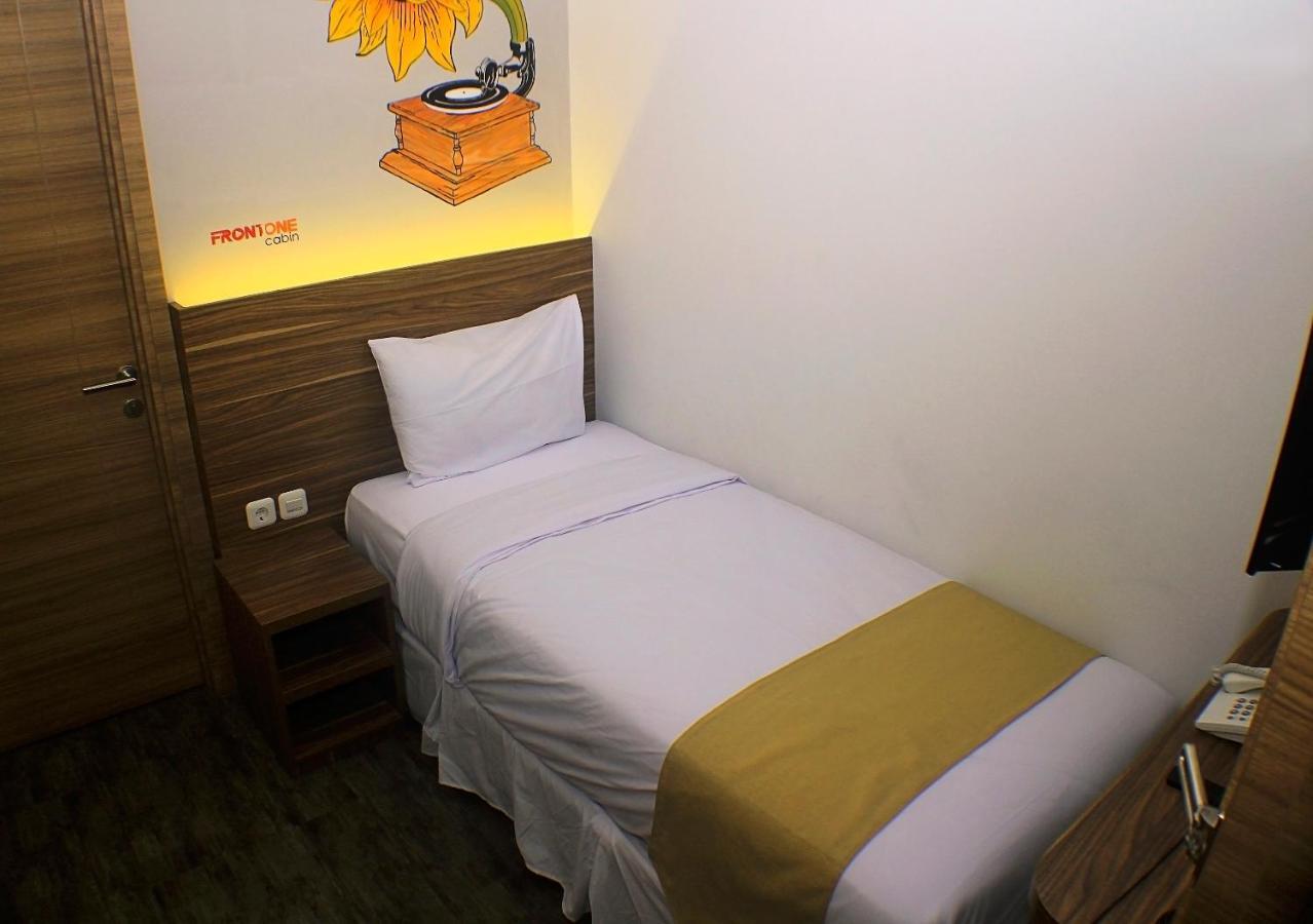 Front One Cabin Malioboro Jogja Джокьякарта Экстерьер фото
